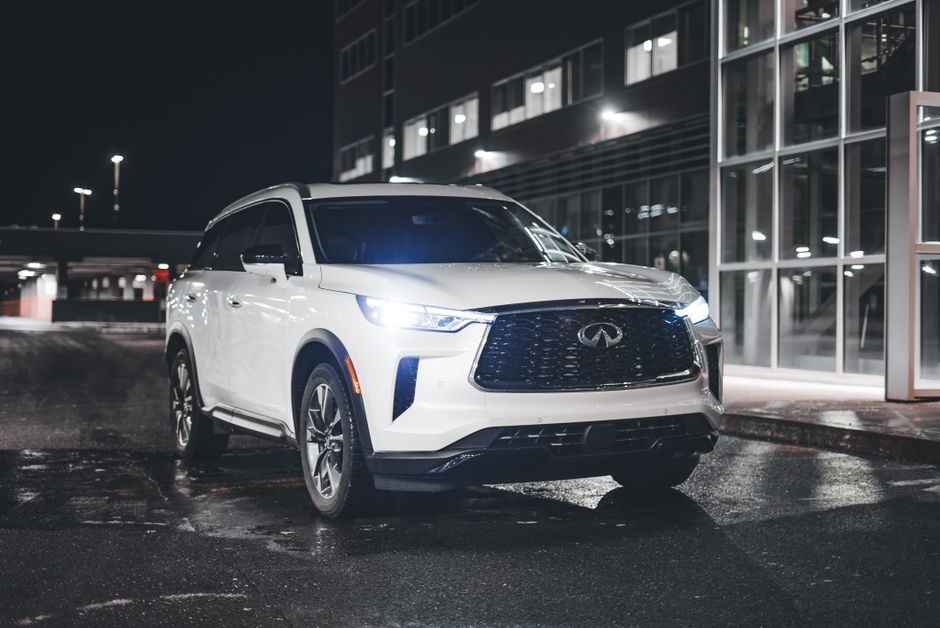 Biały SUV premium po aplikacji powłoki ceramicznej